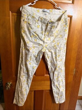 Judy Blue White Skinny Jeans with Yellow Floral Print